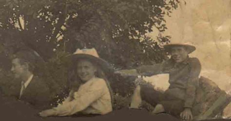 Ida and Sydney. On holiday with cousins at Uffington.
