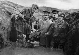 daily mail mud in trenches.images